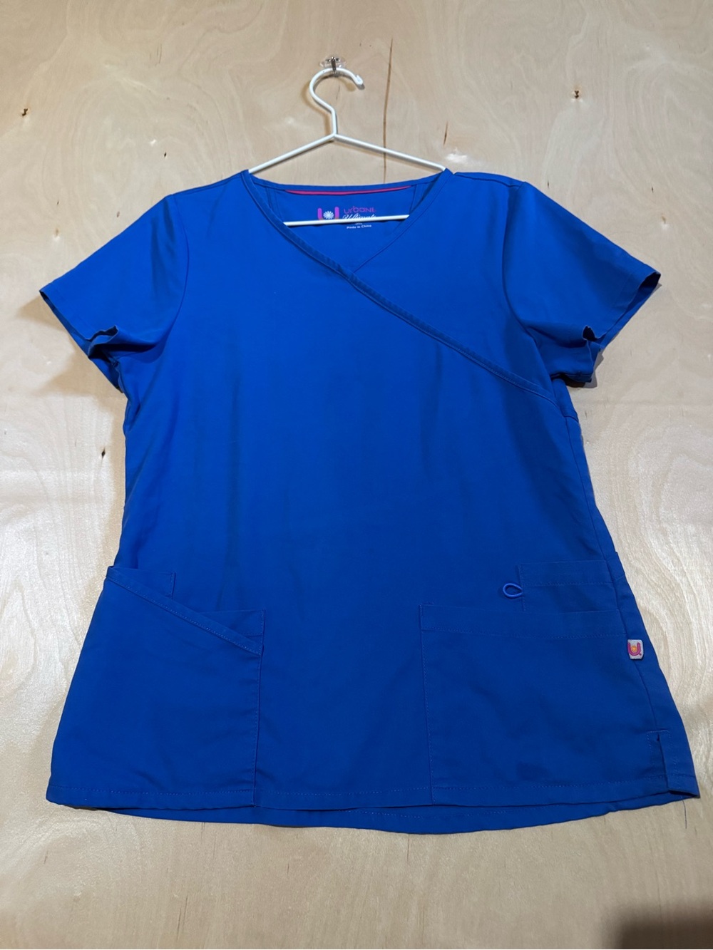 Urbane Ultimate Women's V-Neck Scrub Top in Royal Blue Size Small
